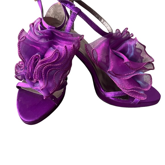 XOXO: Romance Shoe - Picture 2 of 9